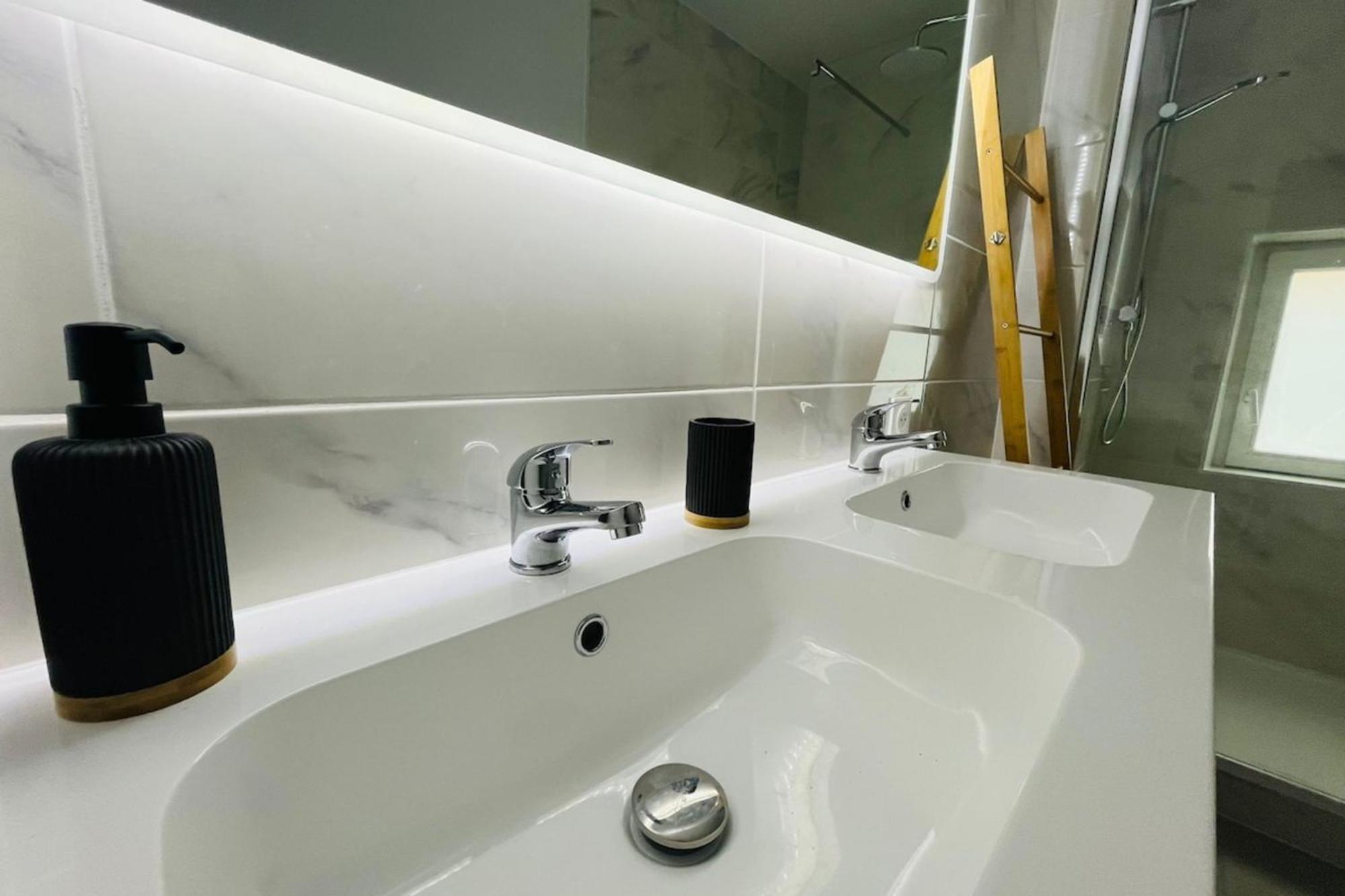 L'Horreum Appartement Proche Des Halles Wifi Нарбонн Екстер'єр фото